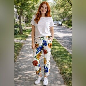UP! Vibrant Floral Print Cropped Slim Pant Trousers Pull On Size 8 Statement